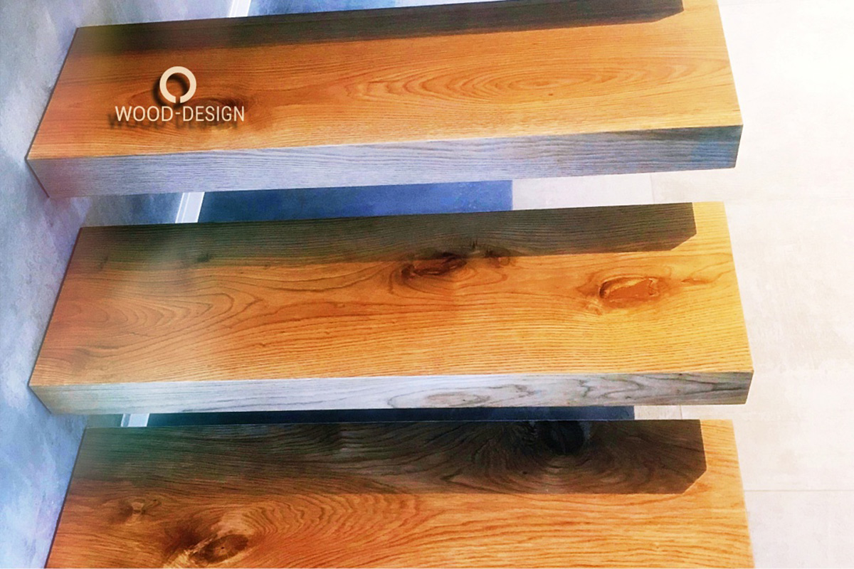 wood-design-referenzen-freischwebende-kragarm-treppe-nahaufnahme-stufe.jpg