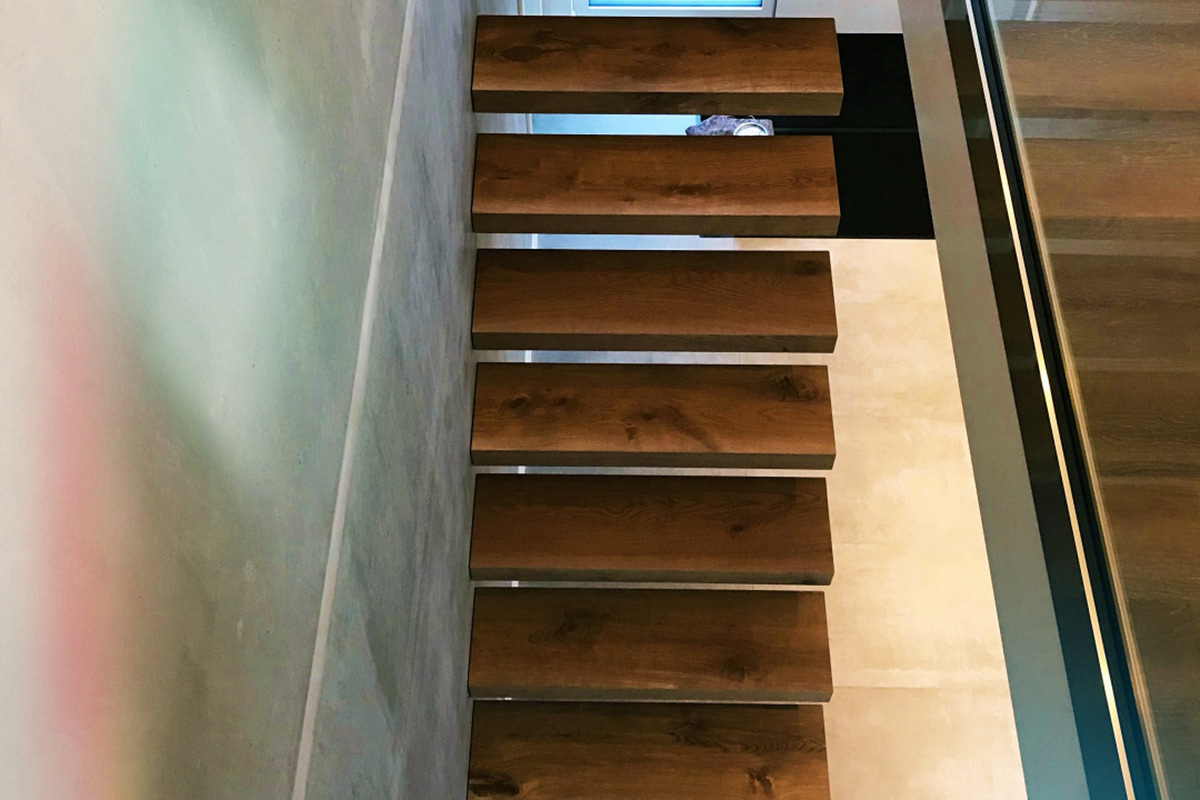 wood-design-referenzen-freischwebende-kragarm-treppe-nahaufnahme-stufen.jpg